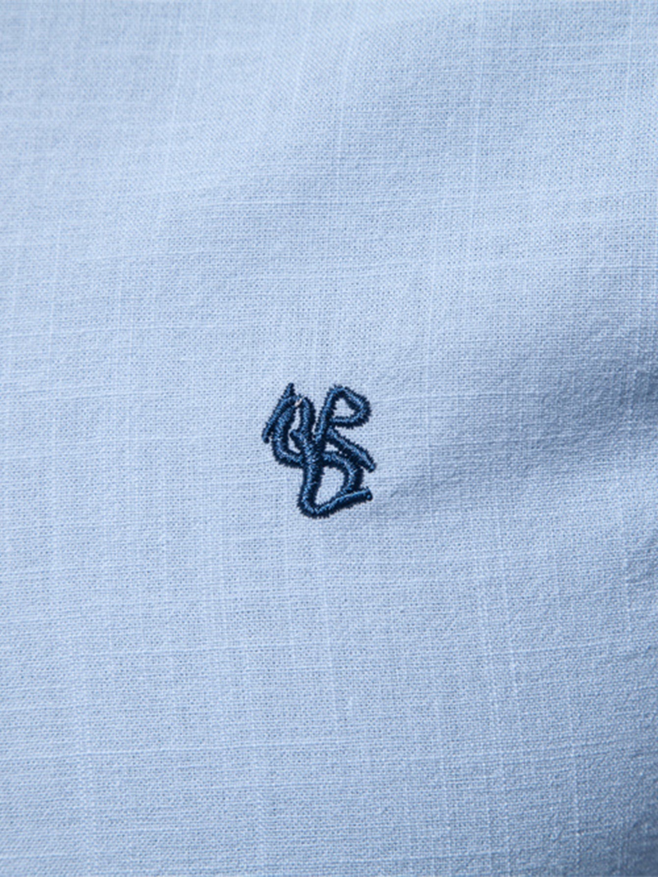 Long-sleeved linen stand-up collar shirt.
