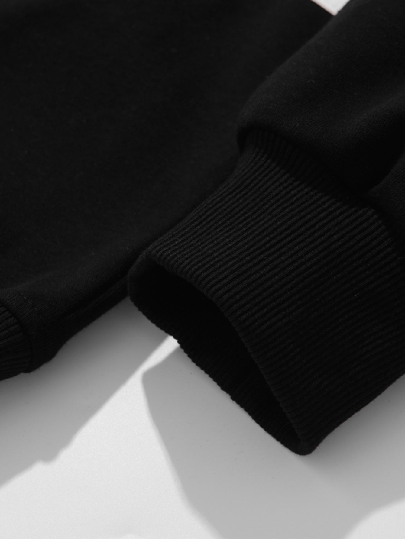 Moletom Polo Patchwork com Blocos de Cor e Caimento Relaxado